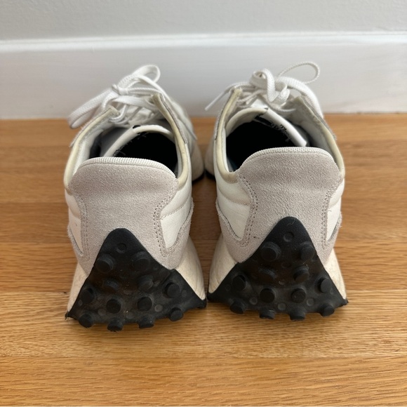 New Balance 327 Sneakers in White and Black - Picture 3 of 6